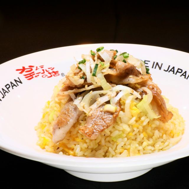 燃える炎 踊る米 かにチャーハンの店 – かにという高級食材を“お
